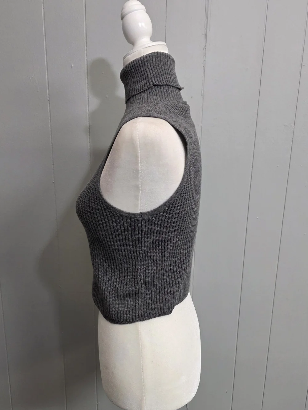 Olivaceous Turtleneck Knit Crop Tank Top Size M - Picture 3 of 9